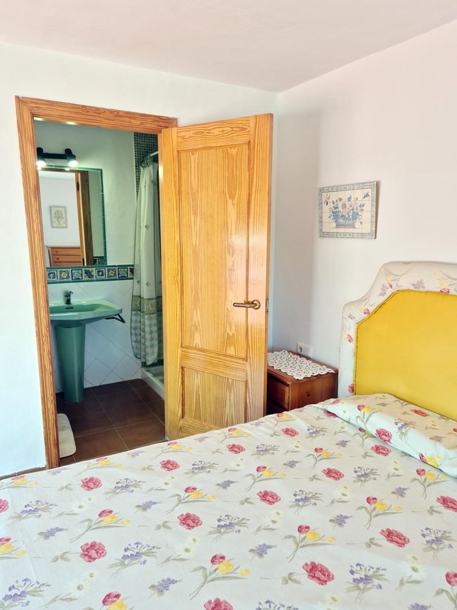 4 soveværelse Villa til salg i Oliva Nova med swimmingpool garage - € 740.000 (Ref: 9192508)