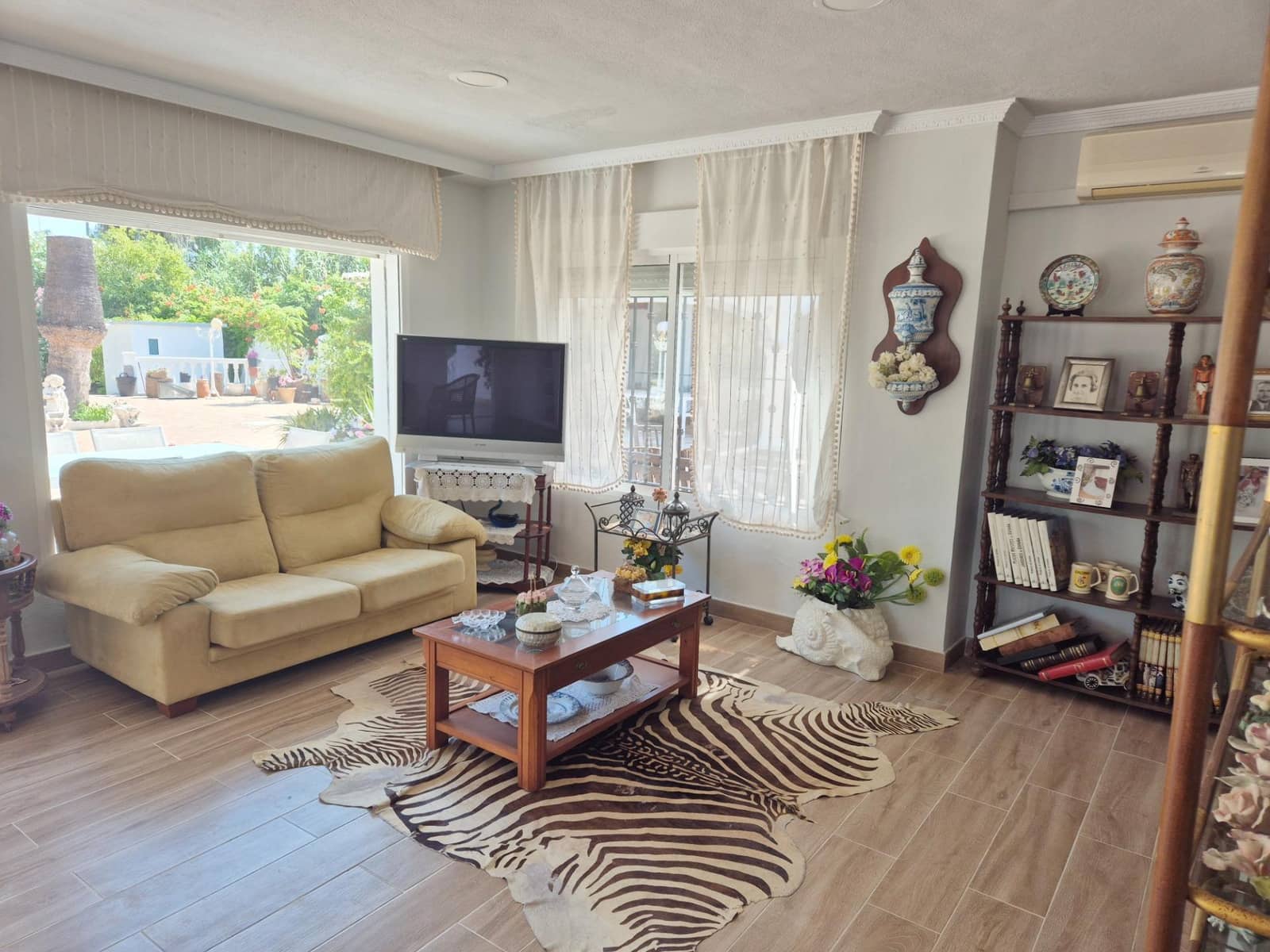 4 soveværelse Villa til salg i Oliva Nova med swimmingpool garage - € 740.000 (Ref: 9192508)