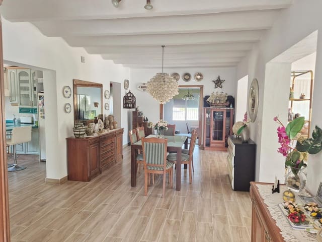 4 sypialnia Willa na sprzedaż w Oliva Nova, Oliva z basenem garażem - 740 000 € (Ref: 9192508)