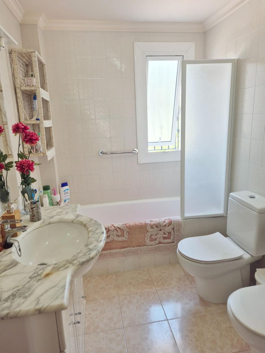 4 slaapkamer Villa te koop in Oliva Nova met zwembad garage - € 740.000 (Ref: 9192508)