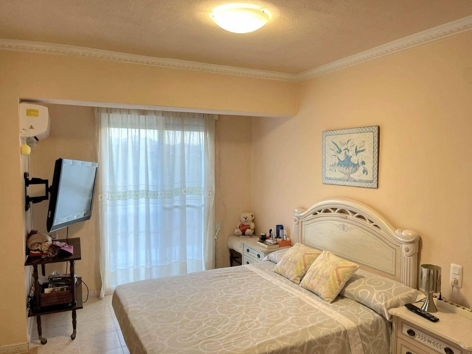 Chalet de 4 habitaciones en Oliva Nova en venta con piscina garaje - 740.000 € (Ref: 9192508)