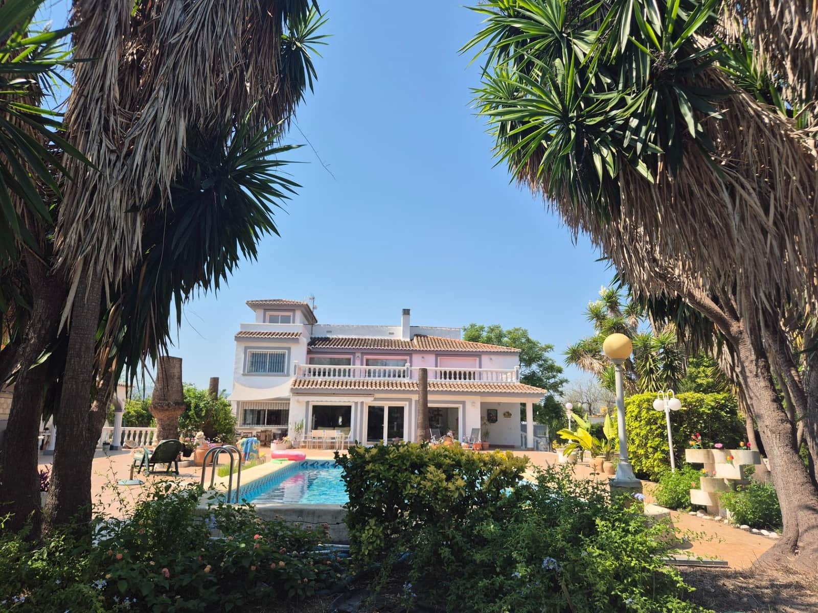 Chalet de 4 habitaciones en Oliva Nova en venta con piscina garaje - 740.000 € (Ref: 9192508)