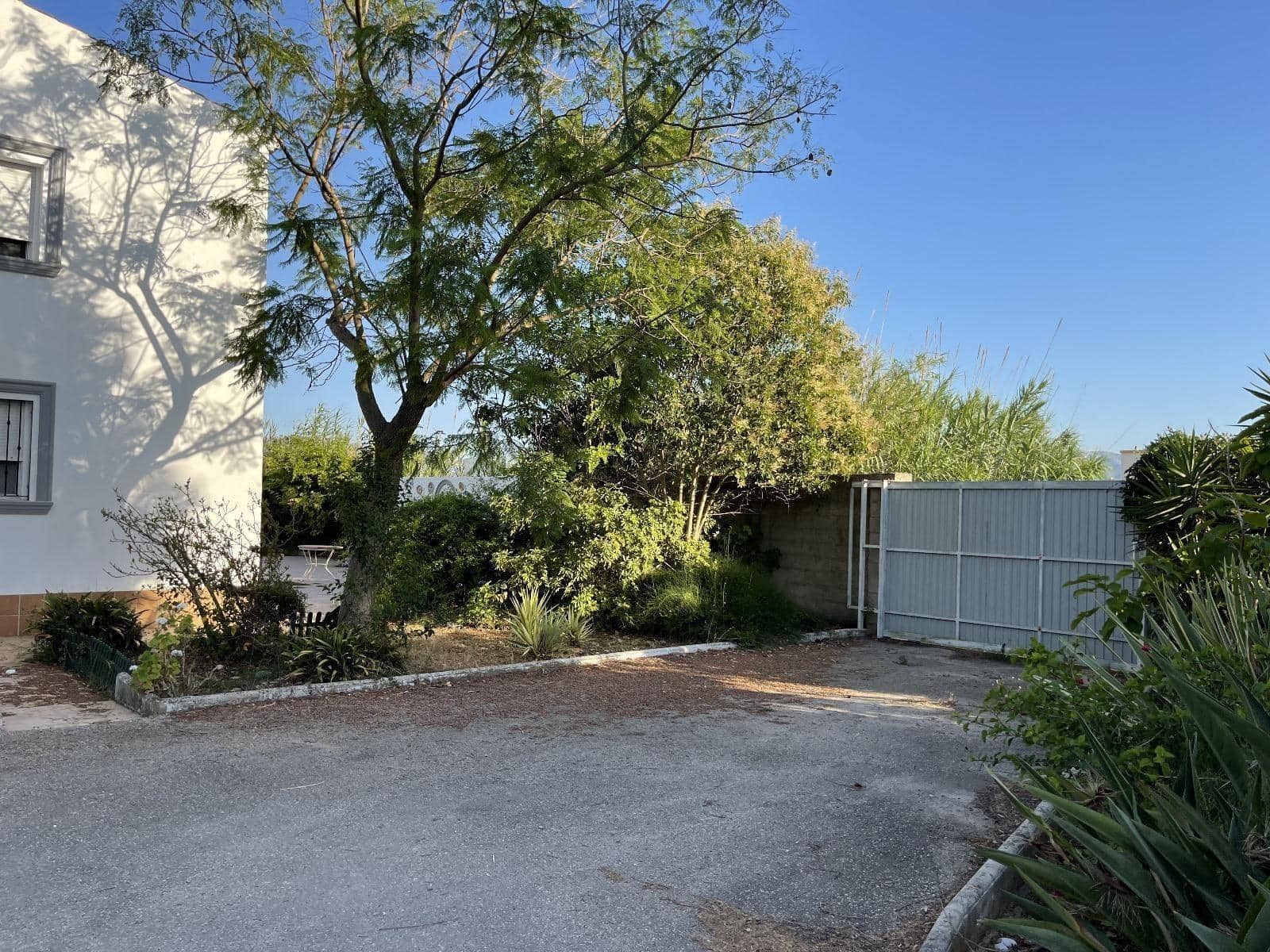 Chalet de 4 habitaciones en Oliva Nova en venta con piscina garaje - 740.000 € (Ref: 9192508)