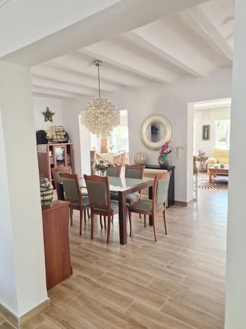 4 bedroom Villa for sale in Oliva Nova, Oliva with pool garage - € 800,000 (Ref: 9192508)