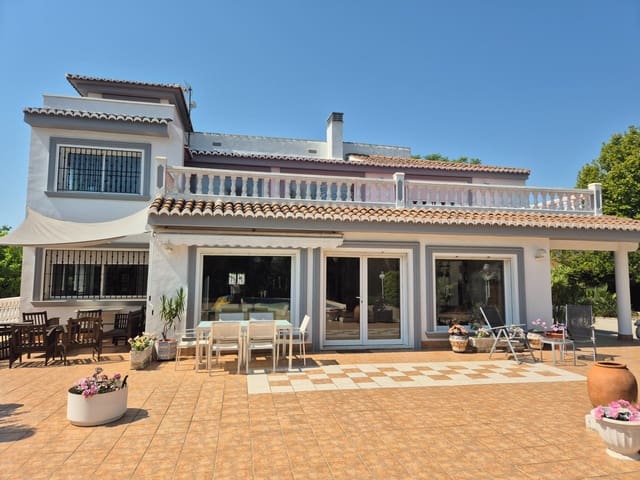 4 bedroom Villa for sale in Oliva Nova, Oliva with pool garage - € 800,000 (Ref: 9192508)