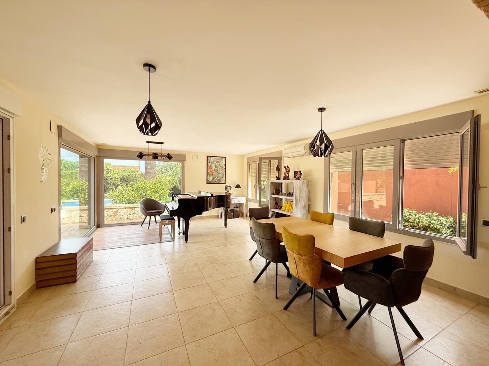 4 quarto Moradia para venda em Denia com piscina garagem - 1 200 000 € (Ref: 9202571)