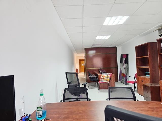 Kantoor te huur in El Puerto, Dénia - € 750 (Ref: 9217627)