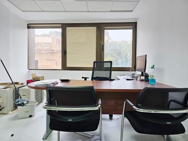 Büro zu vermieten in El Puerto, Dénia - 750 € (Ref: 9217627)