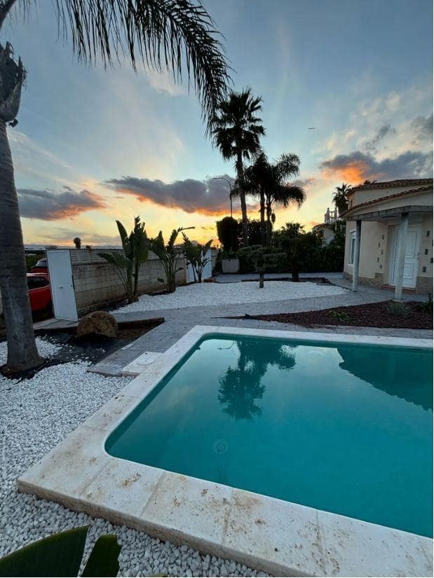 3 soverom Villa til leie i Denia med svømmebasseng garasje - € 1 600 (Ref: 9257498)