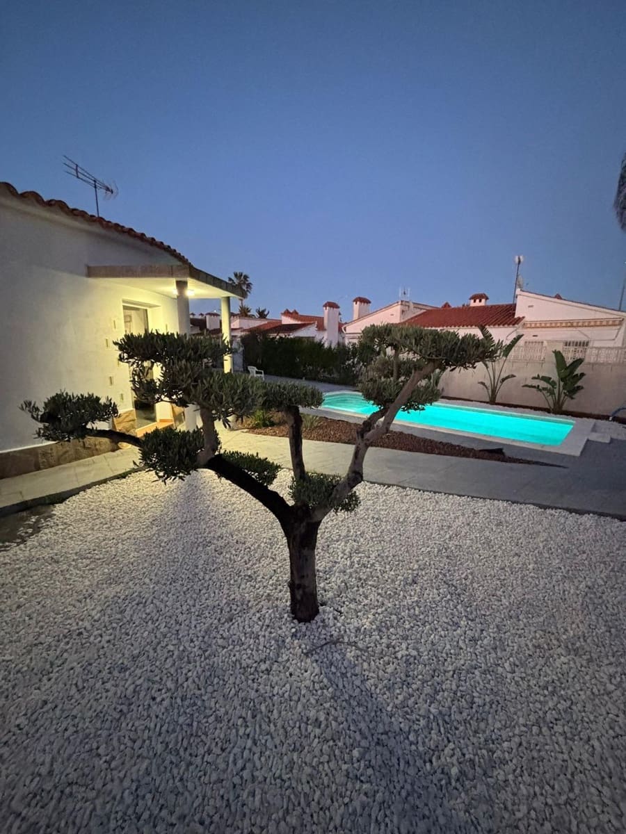 3 soverom Villa til leie i Denia med svømmebasseng garasje - € 1 600 (Ref: 9257498)