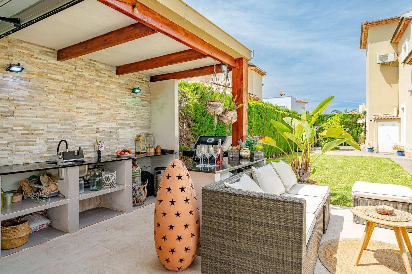 4 soverom Villa til leie i Denia med svømmebasseng garasje - € 2 300 (Ref: 9276484)