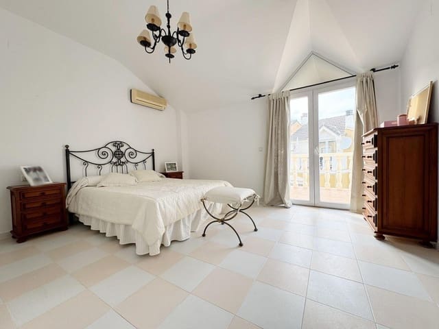 3 slaapkamer Rijtjeshuis te koop in Les Bassetes - El Marjal, Dénia met zwembad - € 479.000 (Ref: 9341367)