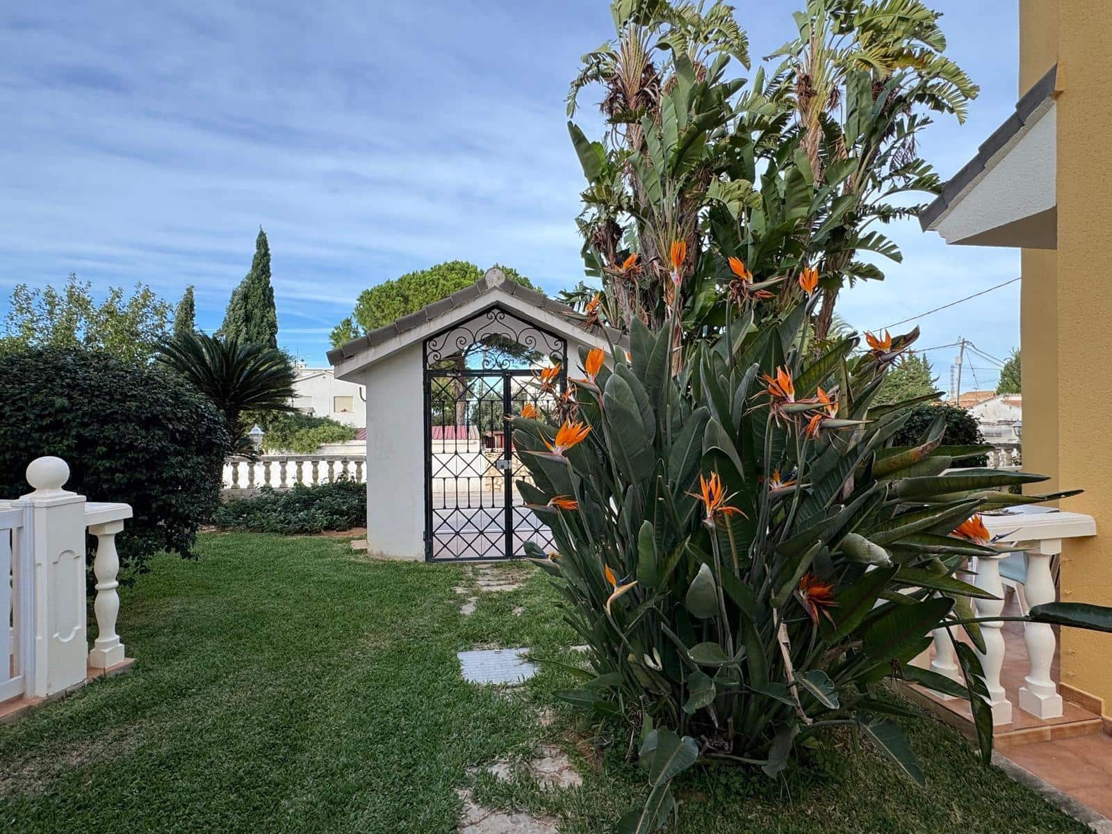 3 sypialnia Dom szeregowy na sprzedaż w Denia z basenem - 459 000 € (Ref: 9341367)