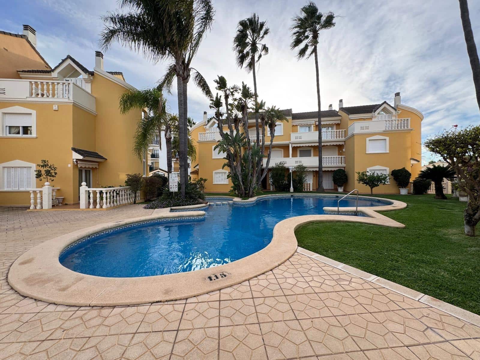 3 sypialnia Dom szeregowy na sprzedaż w Denia z basenem - 439 000 € (Ref: 9341367)