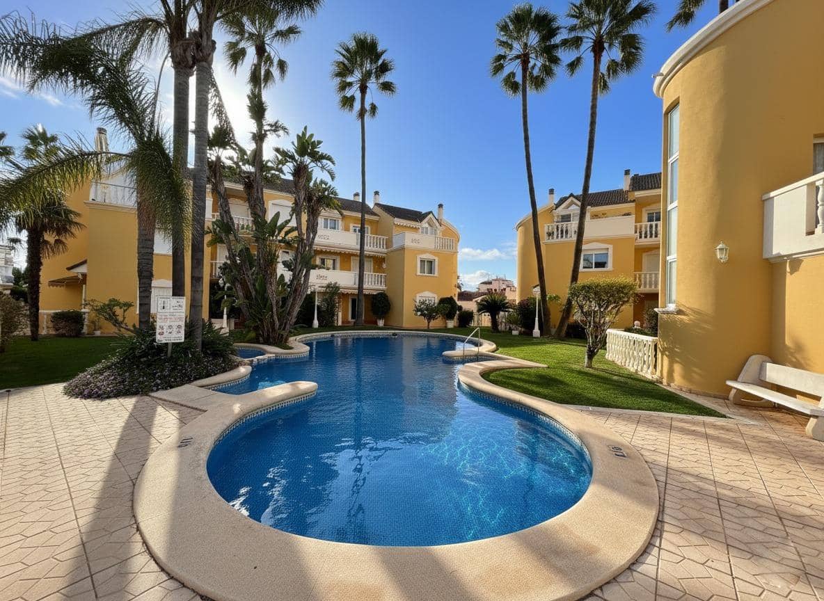 Adosado de 3 habitaciones en Dénia en venta con piscina - 420.000 € (Ref: 9341367)