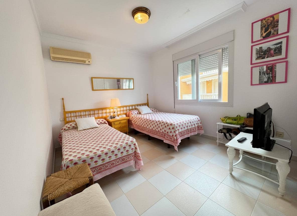 Adosado de 3 habitaciones en Dénia en venta con piscina - 420.000 € (Ref: 9341367)