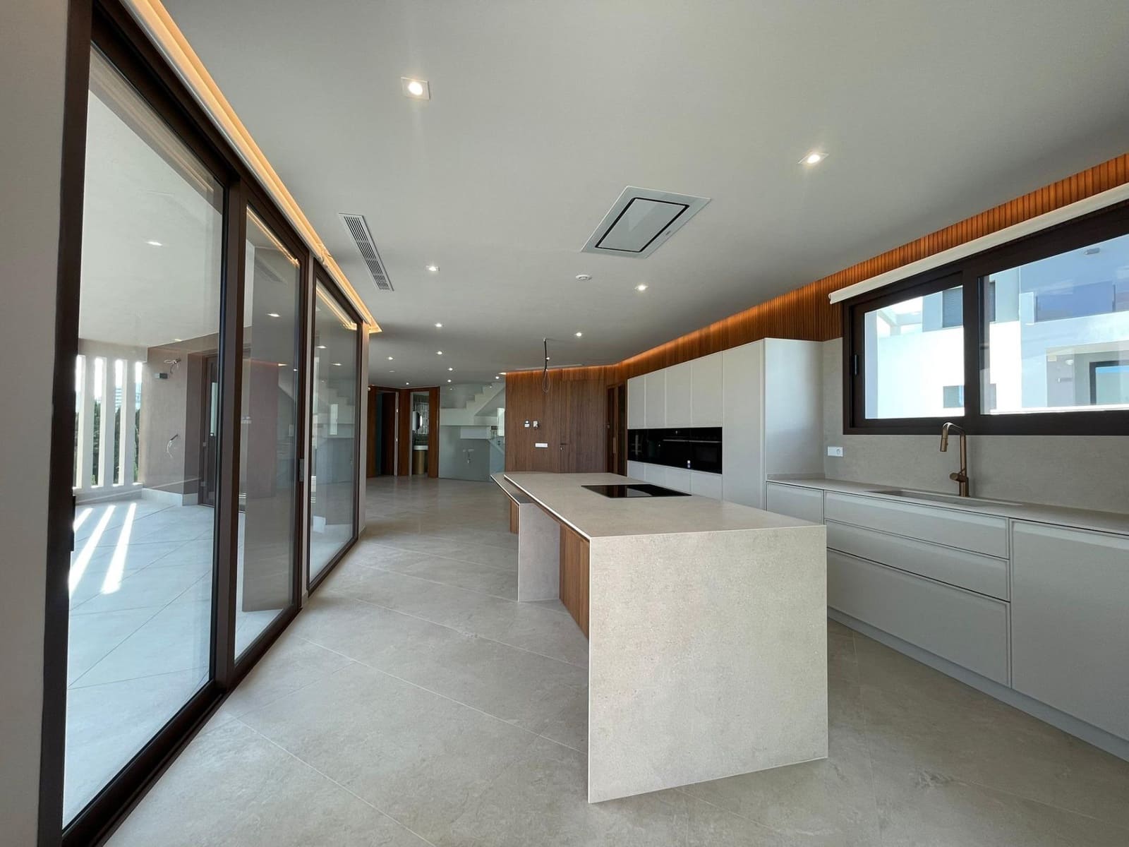 5 bedroom Villa for sale in Calpe / Calp with pool garage - € 1,550,000 (Ref: 9349385)