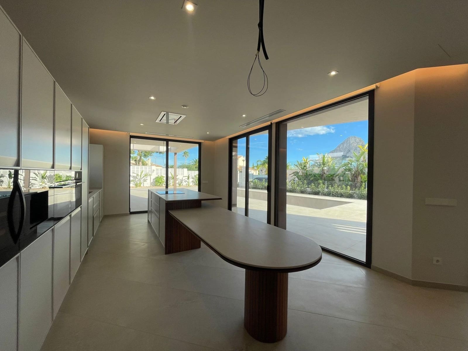 5 bedroom Villa for sale in Calpe / Calp with pool garage - € 1,550,000 (Ref: 9349385)