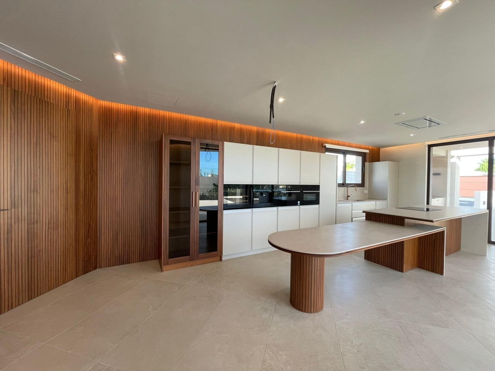 5 bedroom Villa for sale in Calpe / Calp with pool garage - € 1,550,000 (Ref: 9349385)