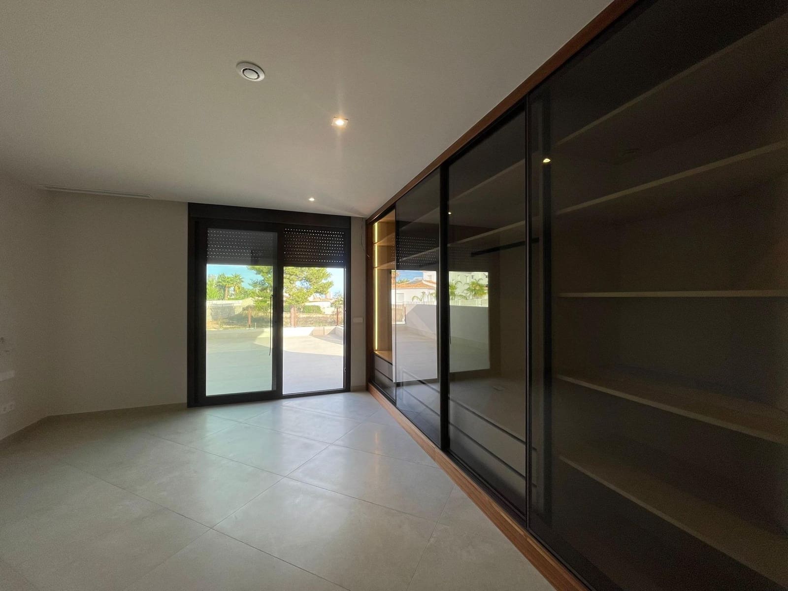 5 bedroom Villa for sale in Calpe / Calp with pool garage - € 1,550,000 (Ref: 9349385)