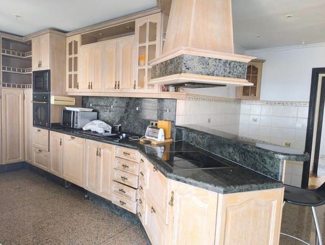 8 bedroom Villa for sale in Benidorm with pool garage - € 1,970,000 (Ref: 9391091)