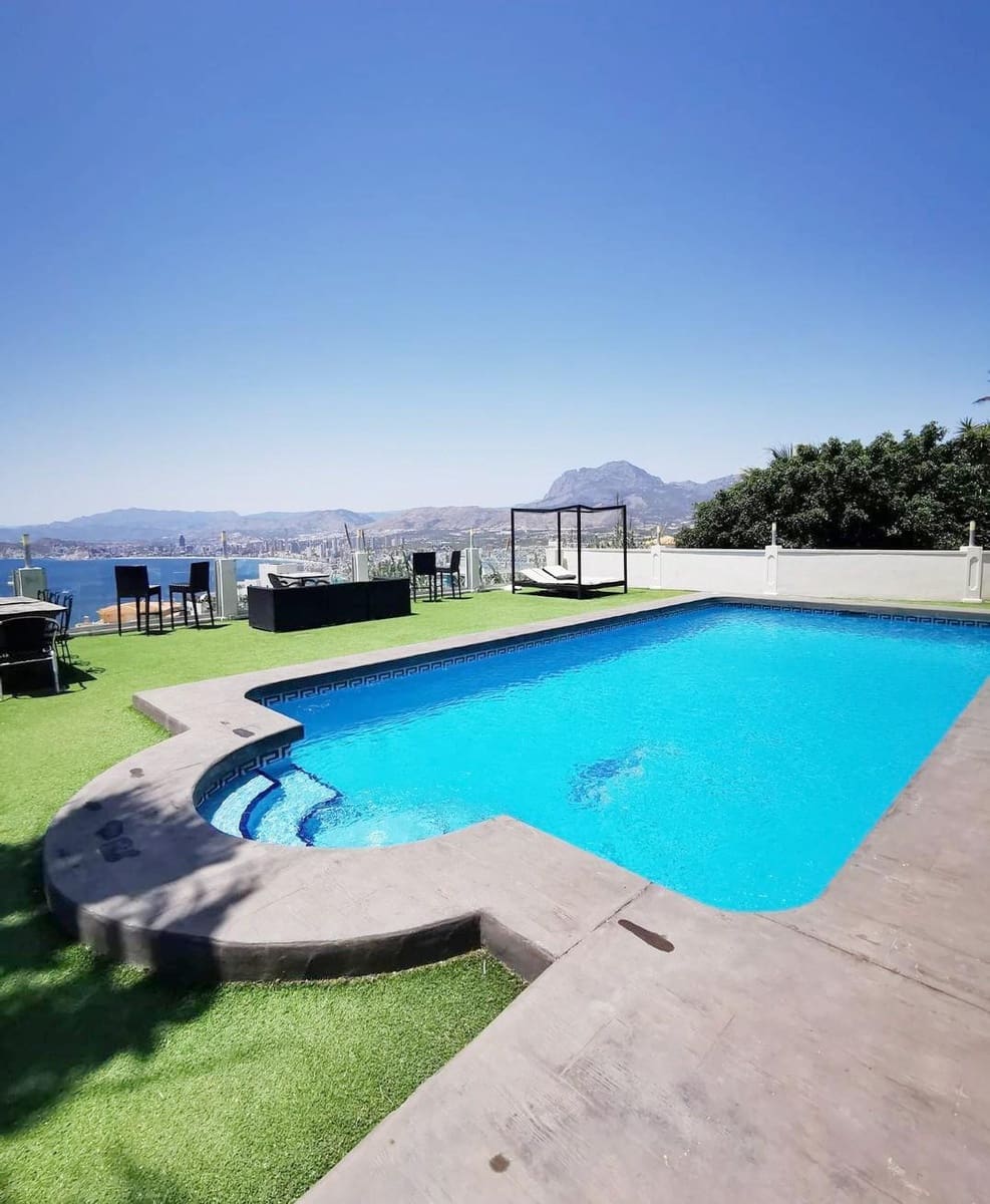 8 bedroom Villa for sale in Benidorm with pool garage - € 1,970,000 (Ref: 9391091)