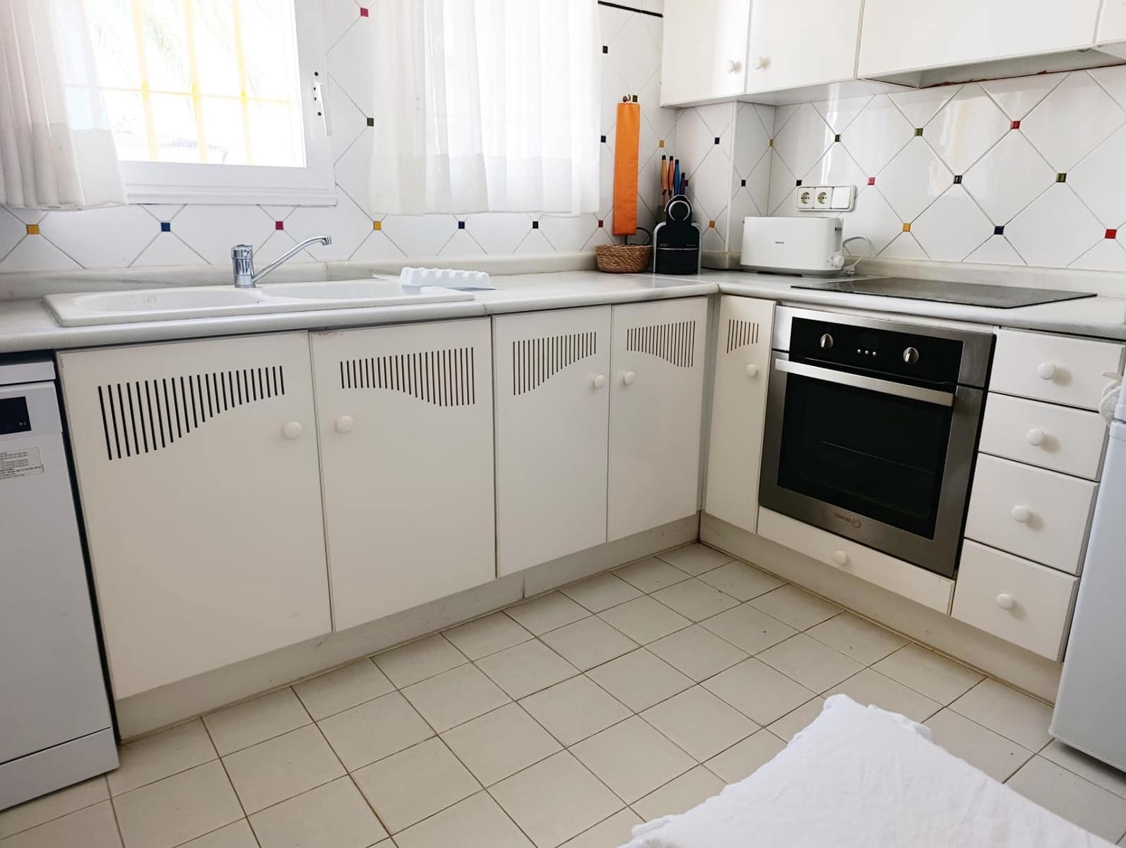 3 soveværelse Lejlighed til leje i Denia med swimmingpool - € 950 (Ref: 9396185)