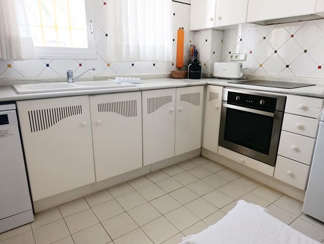 3 soveværelse Lejlighed til leje i El Palmar - Los Molinos, Dénia med swimmingpool - € 950 (Ref: 9396185)