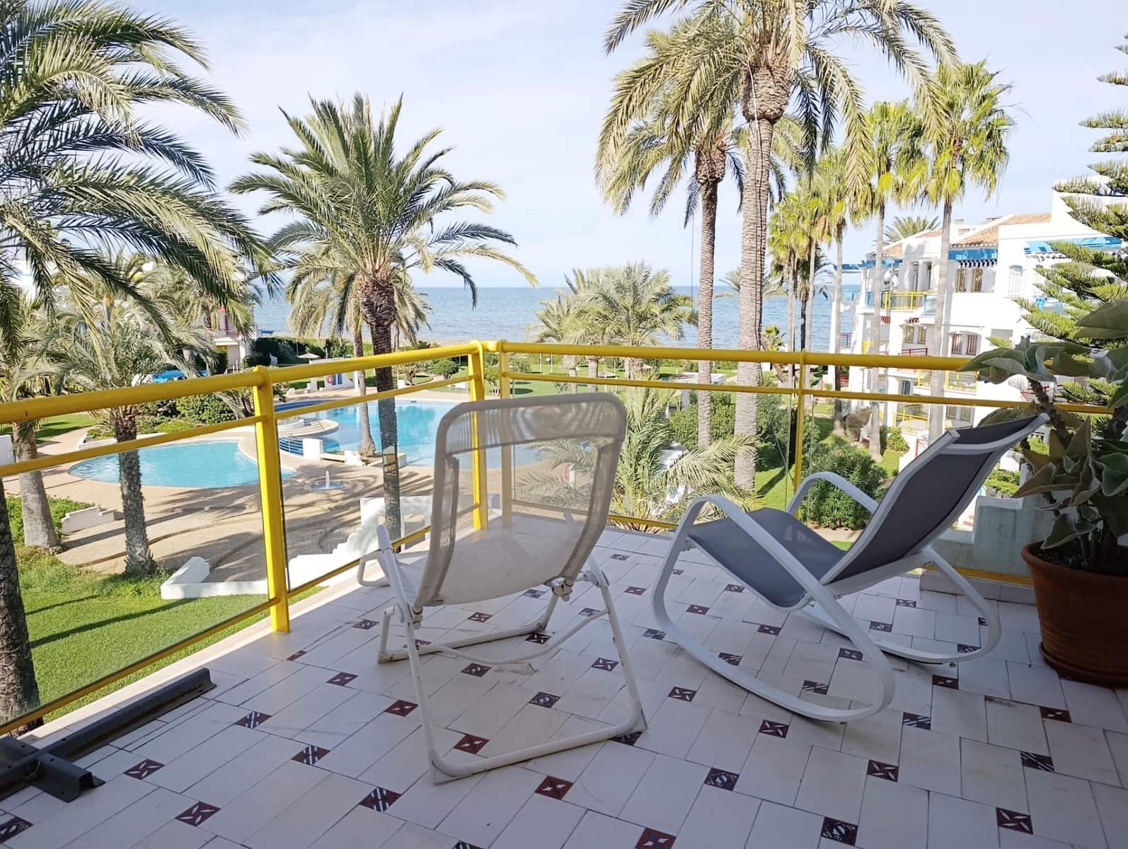 Appartement de 3 chambres à louer à Denia avec piscine garage - 1 000 € (Ref: 9396185)