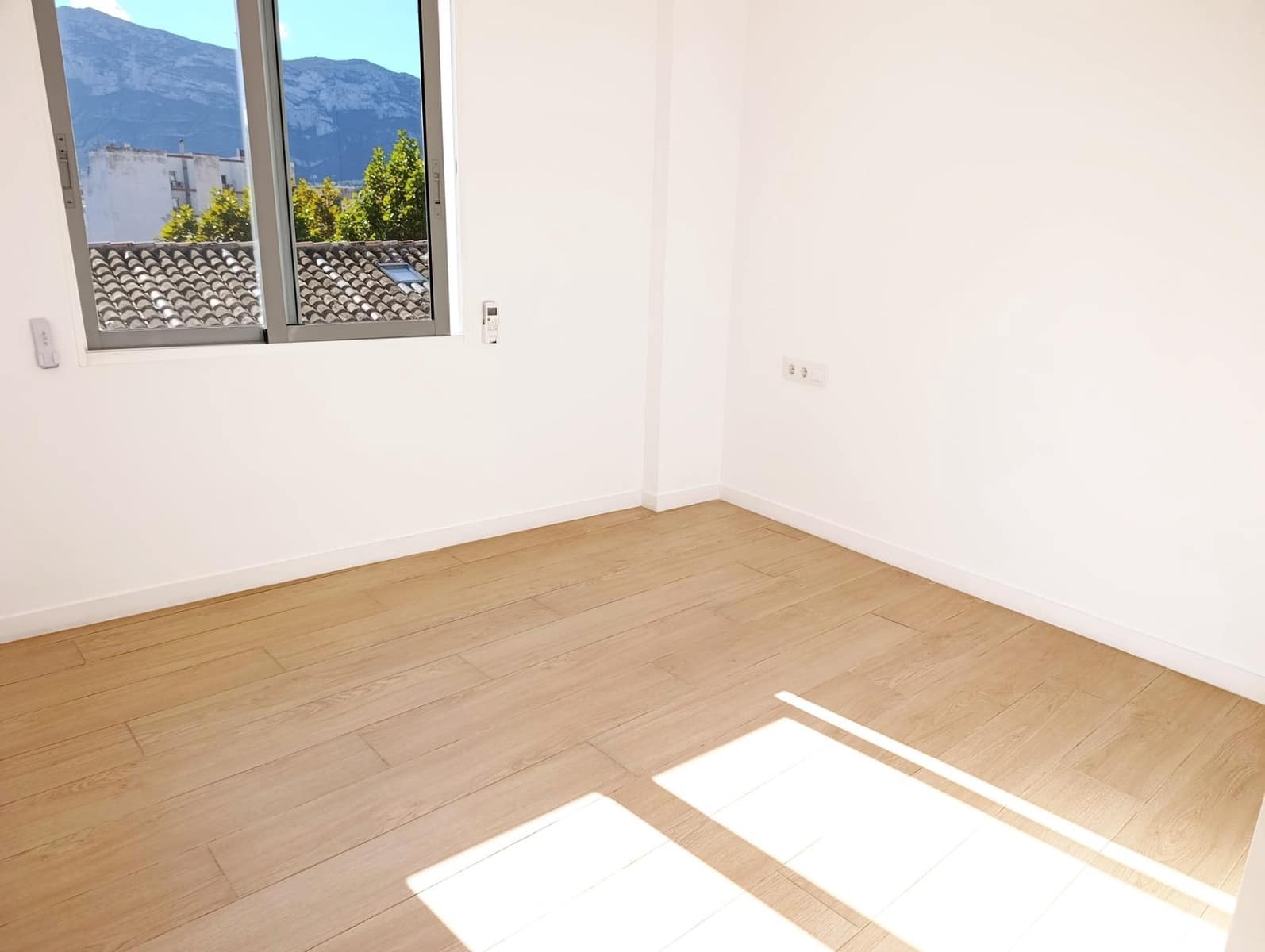 3 bedroom Penthouse for rent in Denia - € 1,200 (Ref: 9398639)