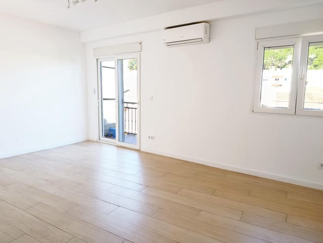 3 bedroom Penthouse for rent in Centro Urbano, Dénia - € 1,150 (Ref: 9398639)