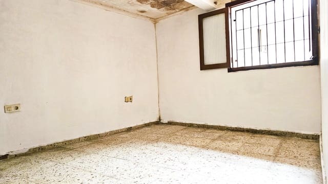 5 bedroom Townhouse for sale in El Puerto, Dénia - € 280,000 (Ref: 9406572)
