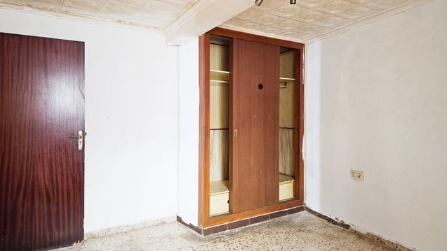 5 bedroom Townhouse for sale in El Puerto, Dénia - € 280,000 (Ref: 9406572)