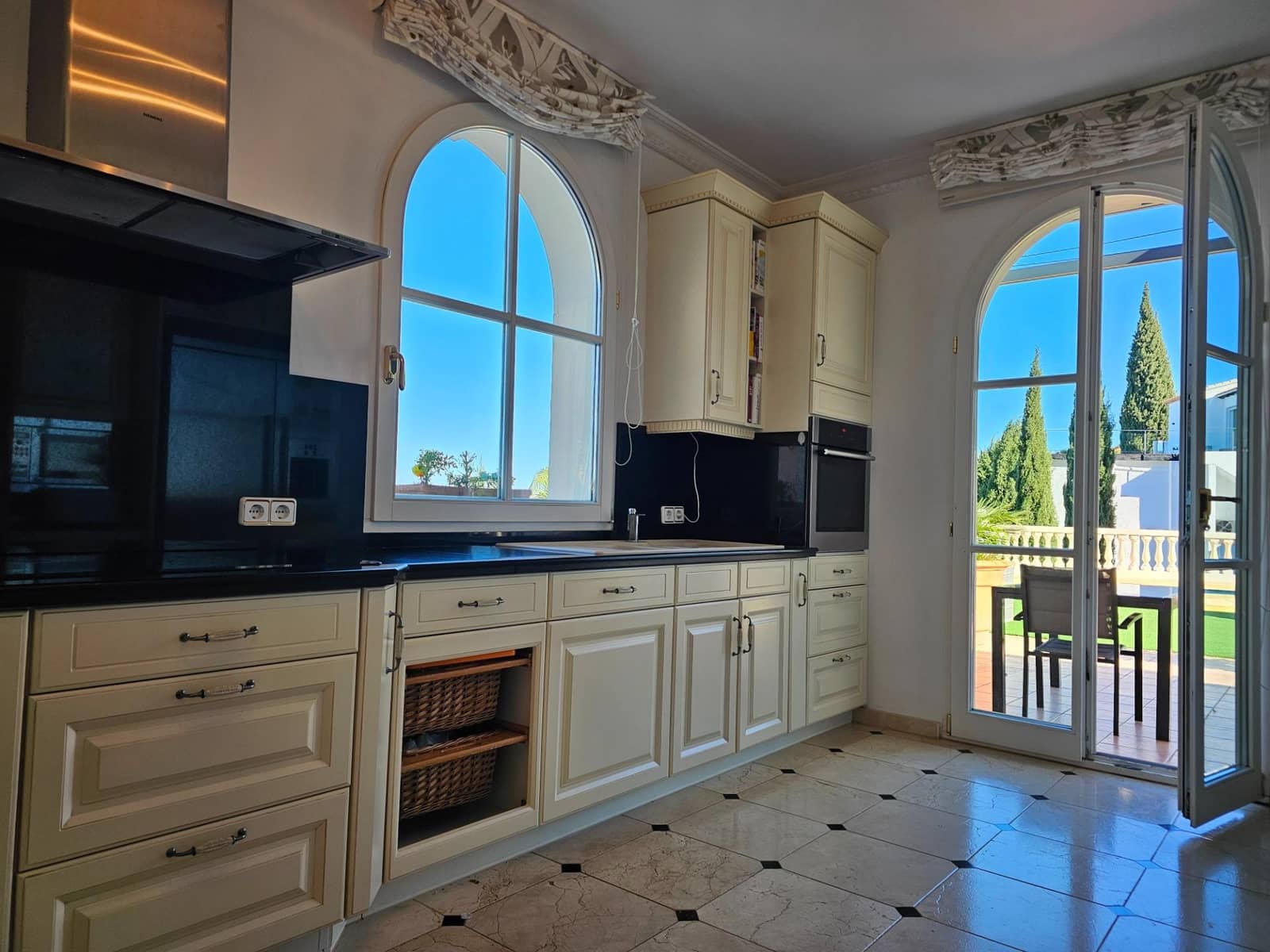 5 bedroom Villa for sale in La Sella with pool garage - € 1,499,000 (Ref: 9417976)