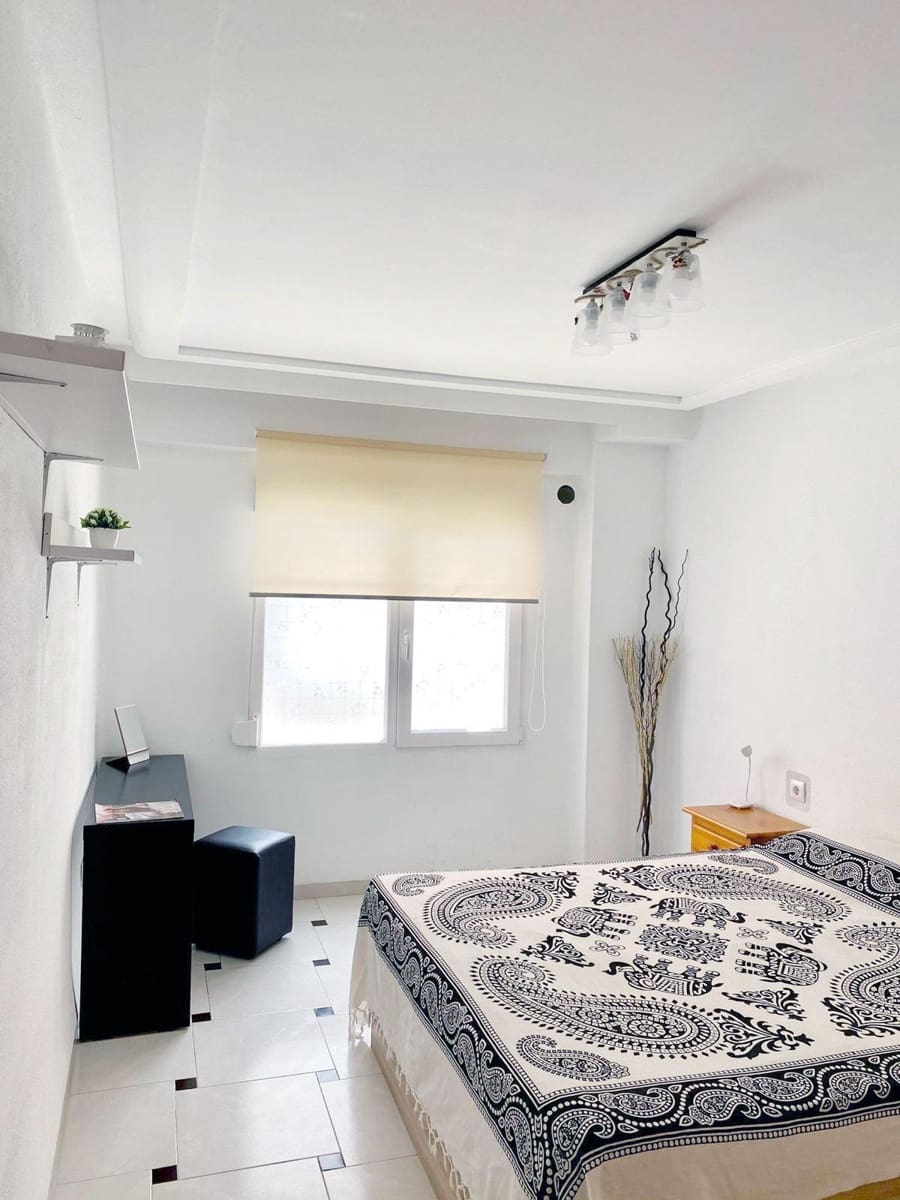 Piso de 3 habitaciones en Dénia en venta - 185.000 € (Ref: 9422277)