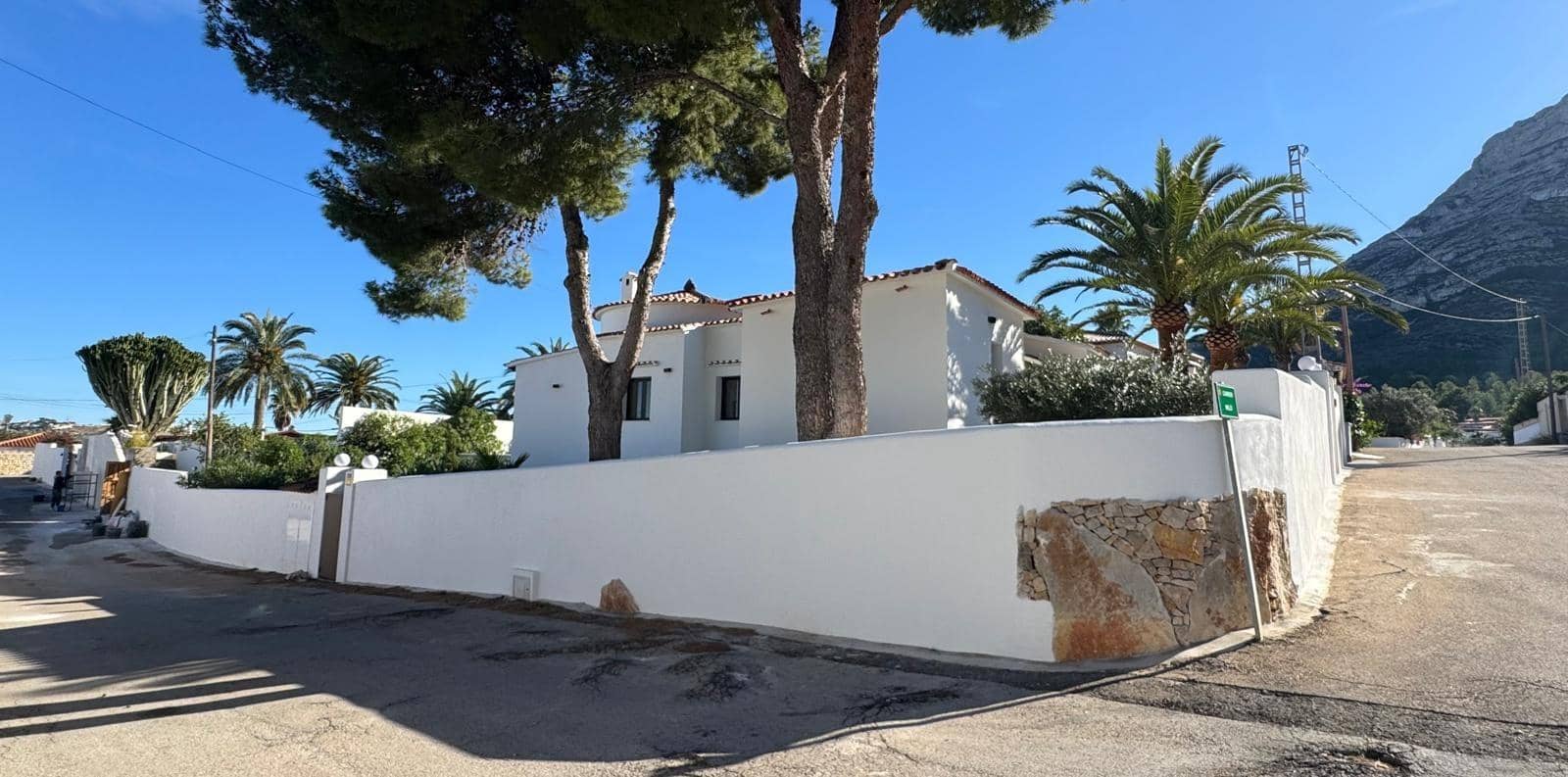 2 bedroom Villa for sale in Denia with pool garage - € 749,000 (Ref: 9422278)