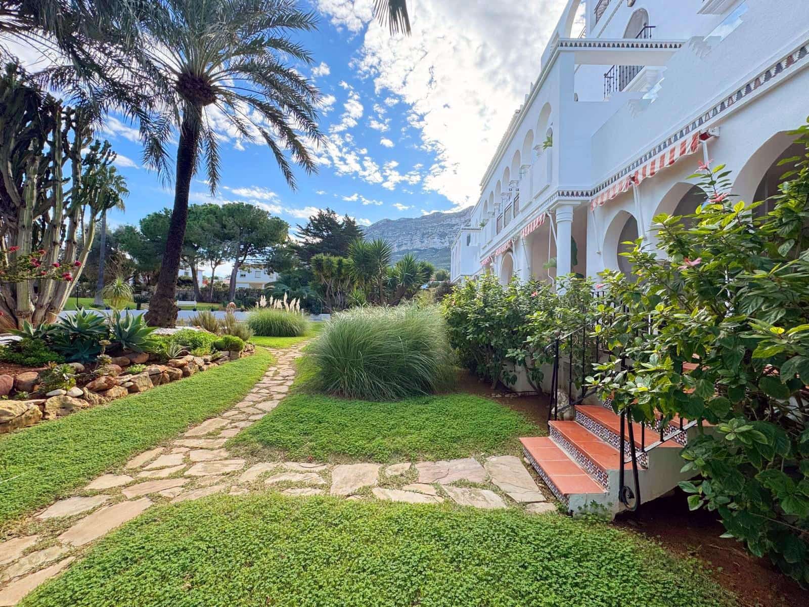 2 bedroom Apartment for sale in Denia with pool - € 320,000 (Ref: 9431002)