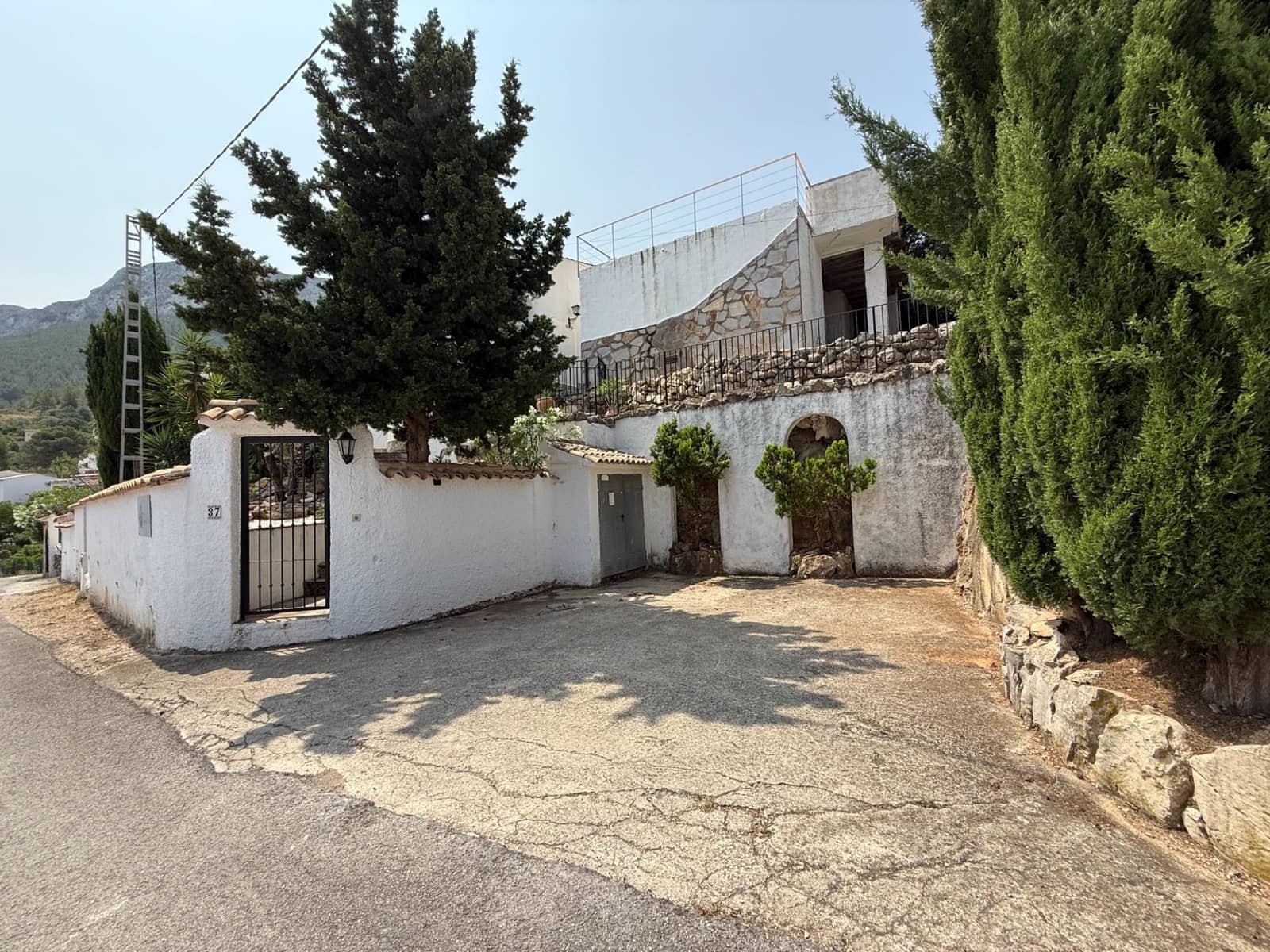 3 bedroom Villa for sale in Denia with pool garage - € 485,000 (Ref: 9431003)