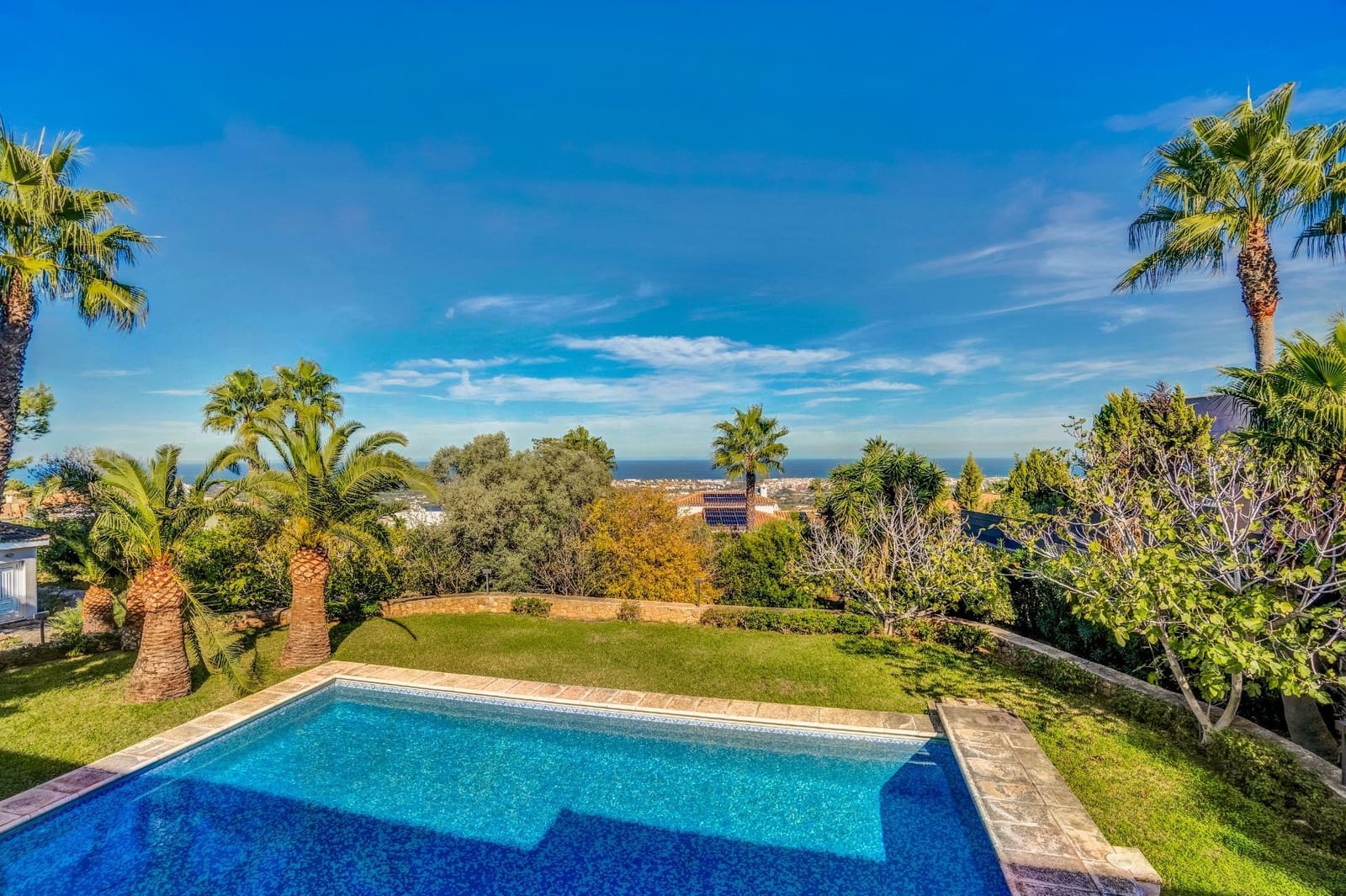 6 bedroom Villa for sale in Denia with pool garage - € 1,290,000 (Ref: 9431005)