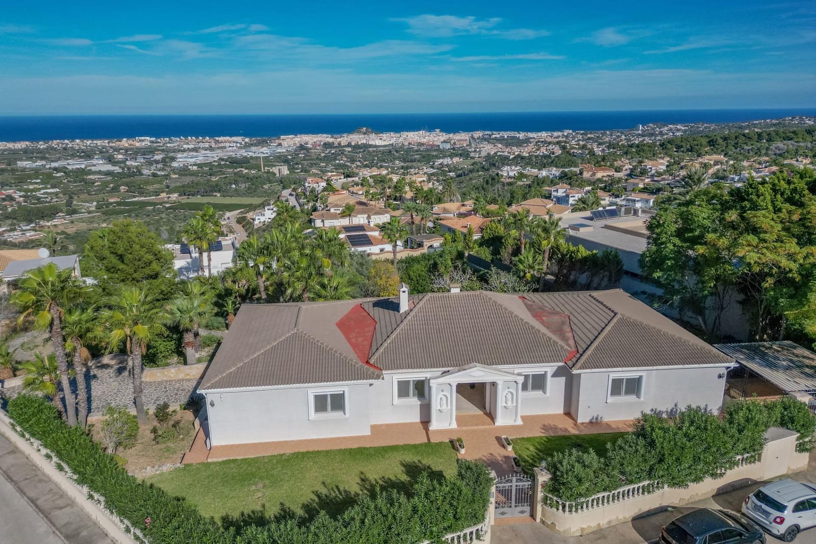 6 bedroom Villa for sale in Denia with pool garage - € 1,290,000 (Ref: 9431005)