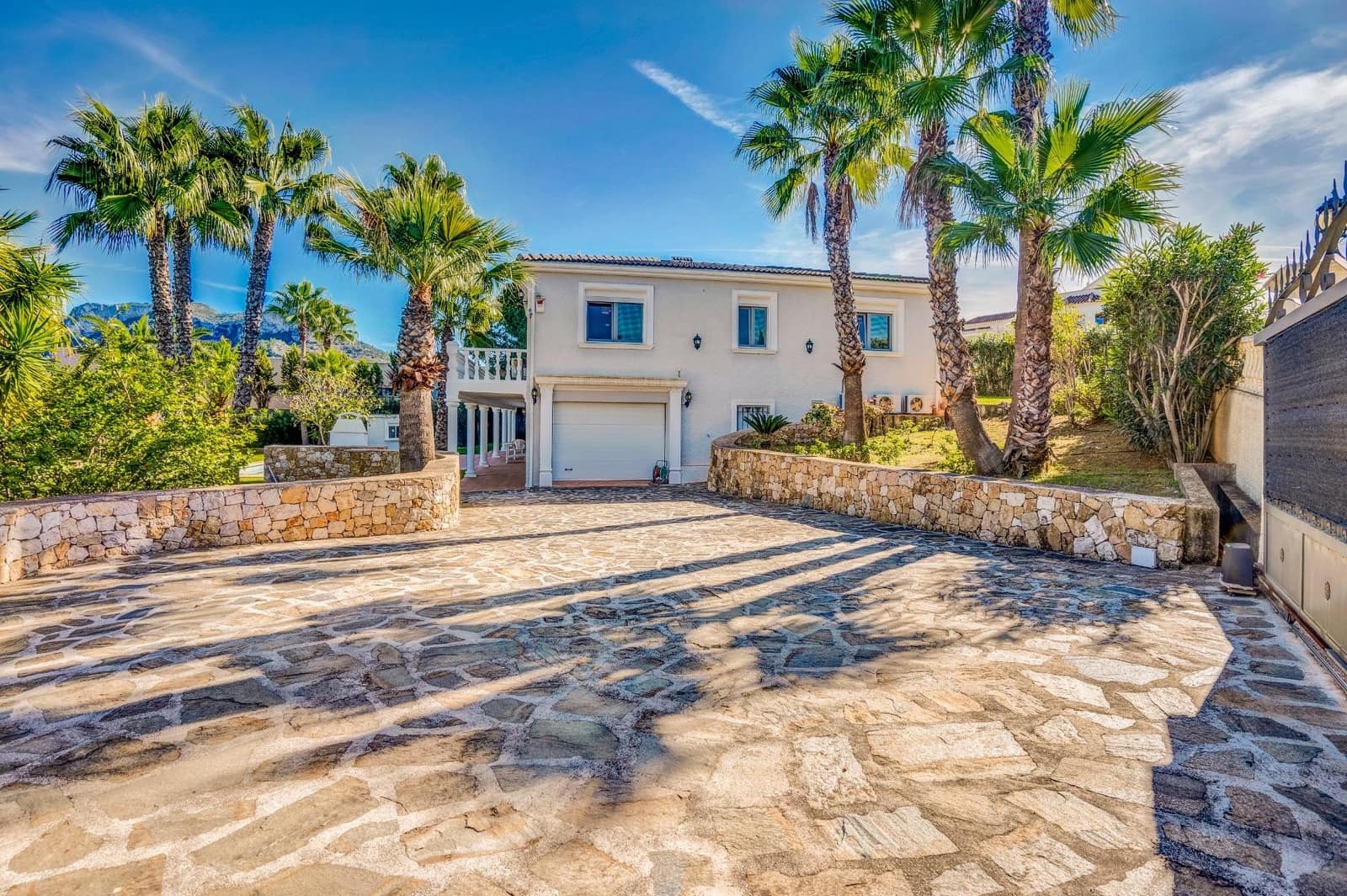 6 bedroom Villa for sale in Denia with pool garage - € 1,290,000 (Ref: 9431005)