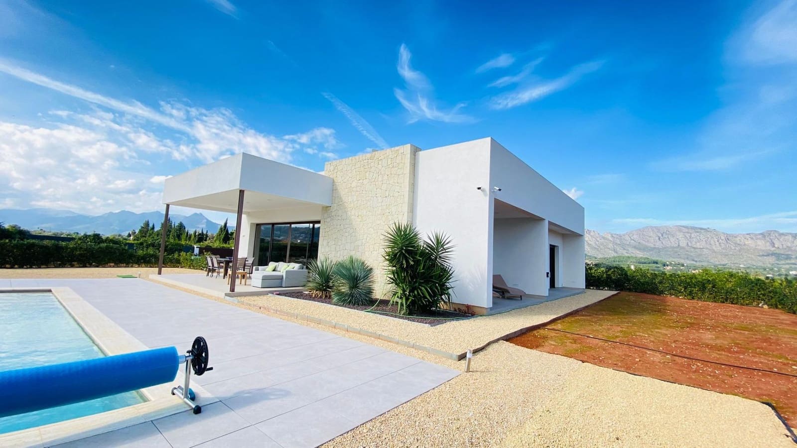 3 bedroom Villa for sale in Beniarbeig with pool garage - € 875,000 (Ref: 9450394)