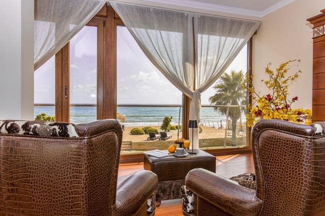 5 soverom Villa til salgs i Dénia med svømmebasseng garasje - € 2 000 000 (Ref: 9450396)