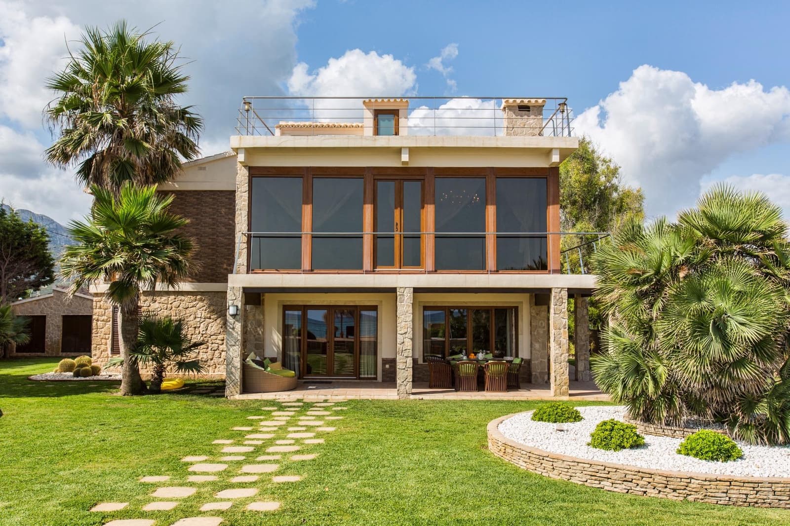 5 bedroom Villa for sale in Denia with pool garage - € 2,000,000 (Ref: 9450396)