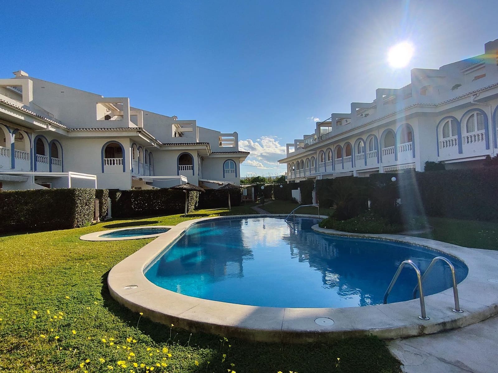 2 soveværelse Rækkehus til salg i Denia med swimmingpool - € 315.000 (Ref: 9485321)