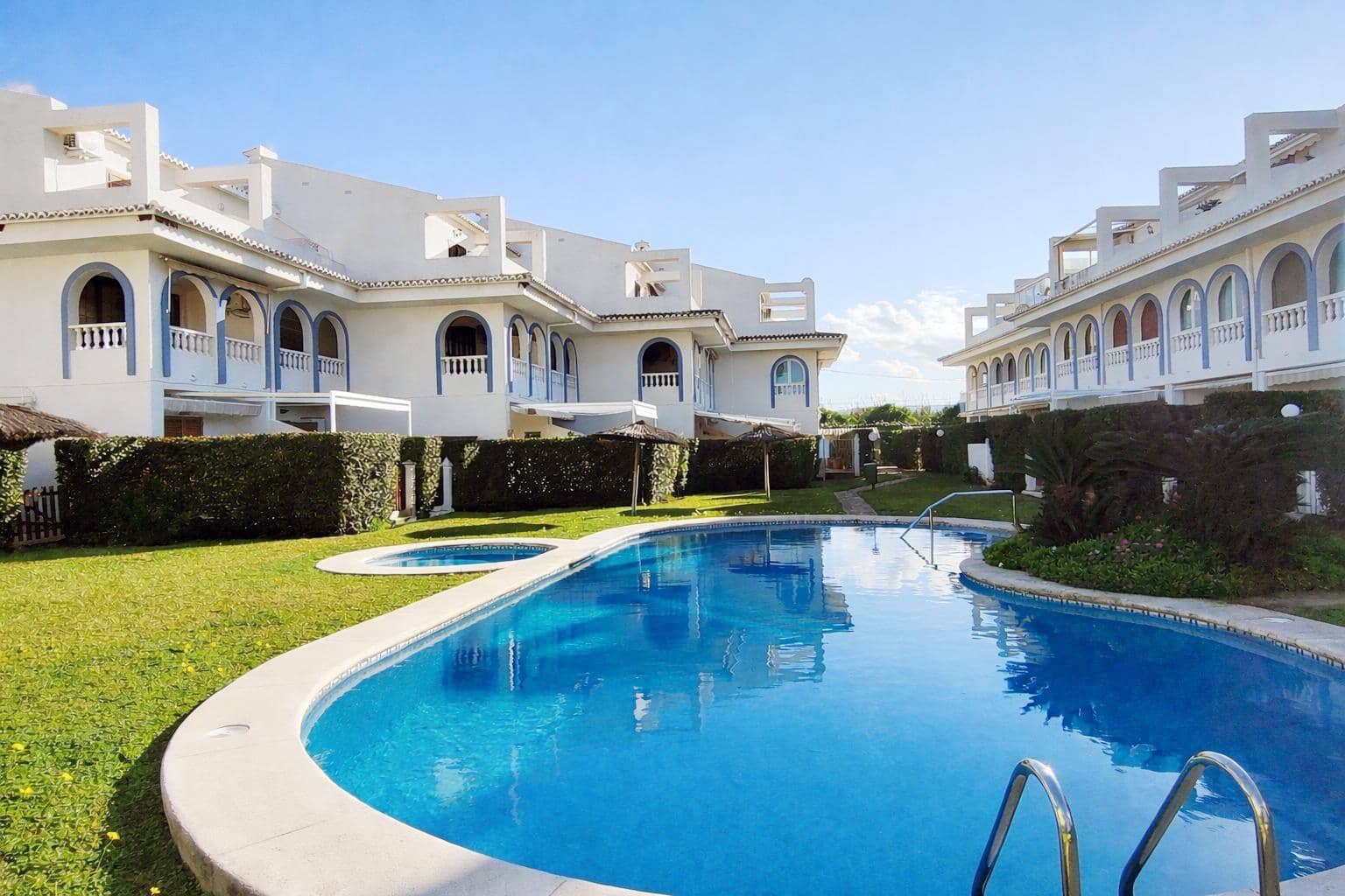 2 soveværelse Rækkehus til salg i Denia med swimmingpool - € 315.000 (Ref: 9485321)