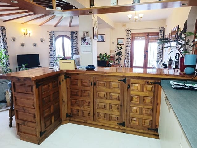 4 soverom Villa til salgs i Orba med svømmebasseng garasje - € 460 000 (Ref: 9509126)