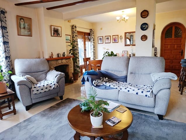 4 soverom Villa til salgs i Orba med svømmebasseng garasje - € 460 000 (Ref: 9509126)