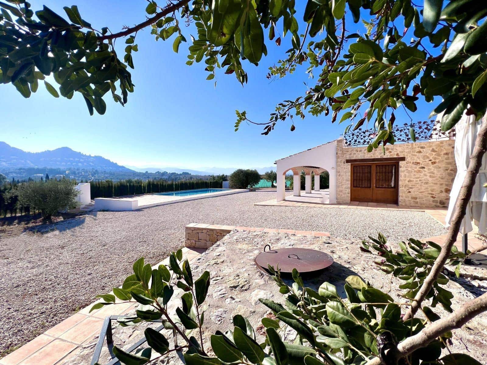 6 bedroom Villa for rent in Denia with pool - € 4,250 (Ref: 9530922)