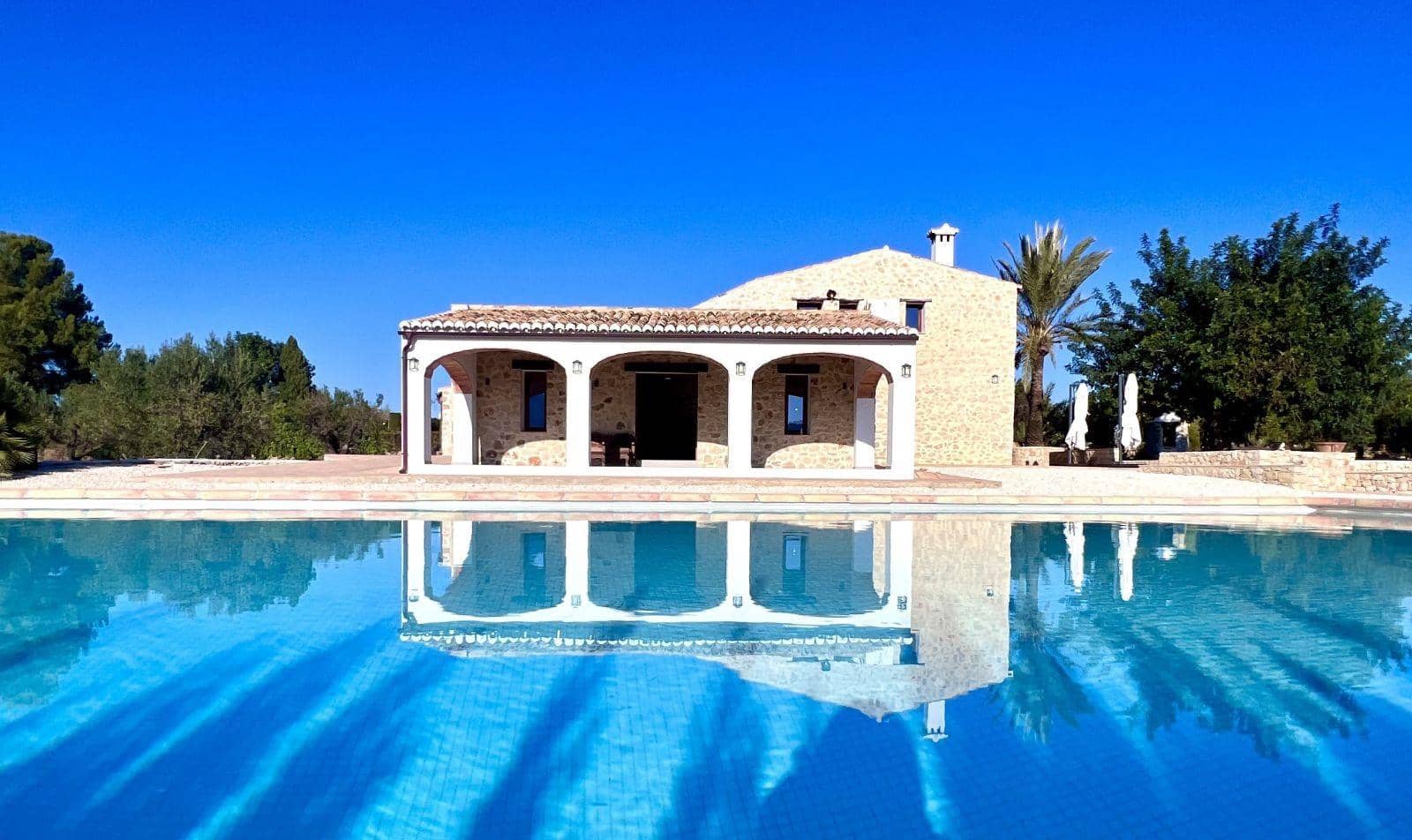 Chalet de 6 habitaciones en Dénia en alquiler con piscina - 4.250 € (Ref: 9530922)